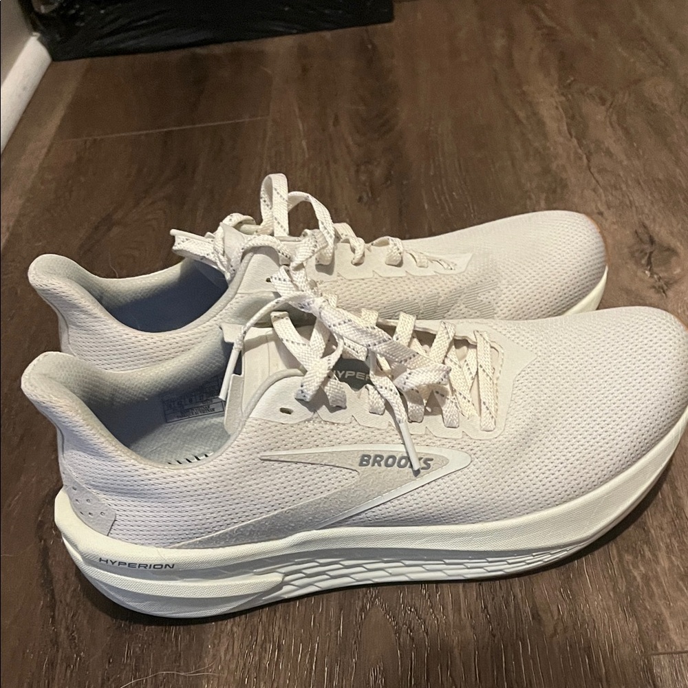 Brooks White Athletic Sneakers
